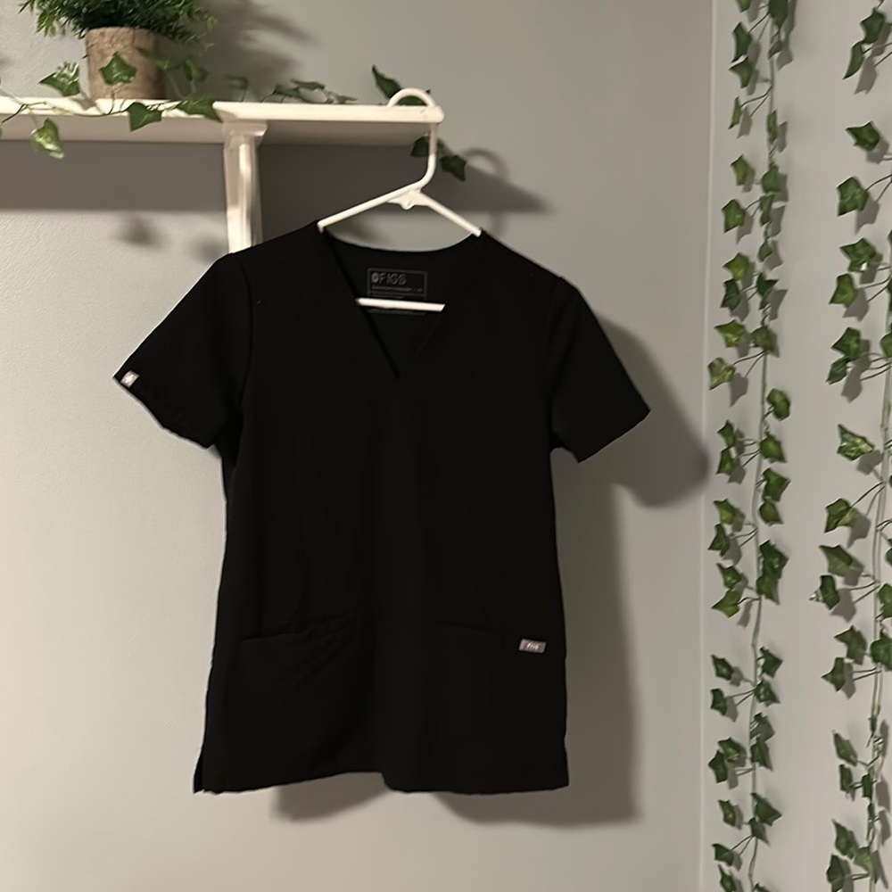 figs scrubs top
